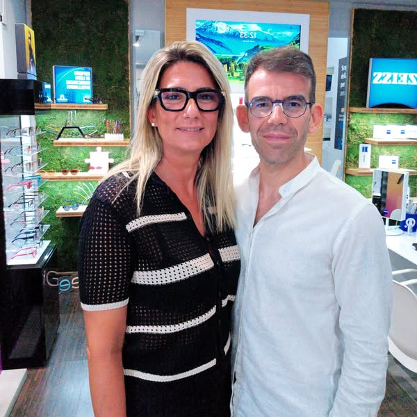 Pasquale ed Emanuela nel negozio Ottica Viewpoint di Pellaro